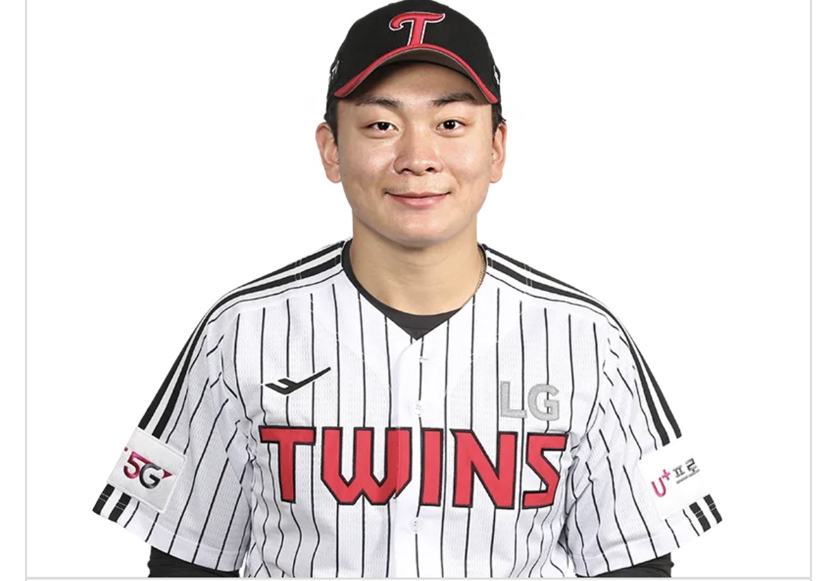 LG 트윈스 유니폼을 입은 김태형 코치